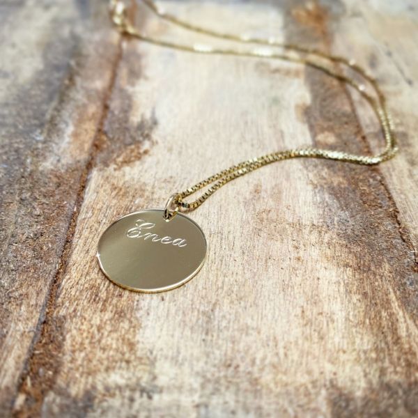 anhaenger-in-gelbgold-mit-handgraviertem-namen2A06B7CD-18B0-CE05-5A1C-2F7B76CC0CCC.jpg