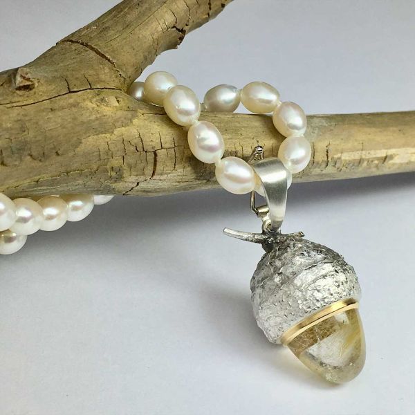 perlenkette-mit-eichelnuesschen-in-silber-und-gelbgold-rutilquarz31C0D38A-F9DB-EB11-DBAC-8BD81F580339.jpg