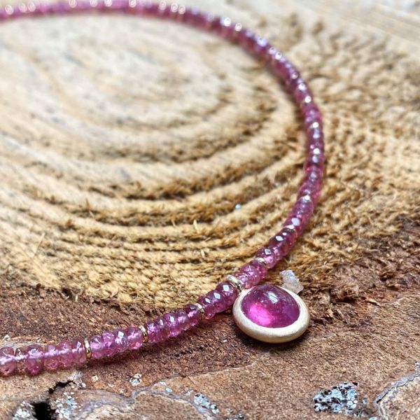rubellit-collier-mit-rosegold-und-anhaenger7199C9C9-AAAE-8A39-901A-8E23D9BDFD40.jpg