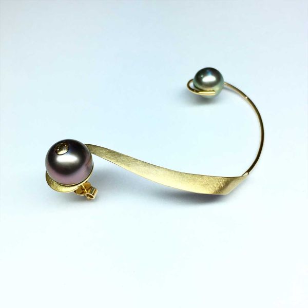ohrklemme-in-gelbgold-mit-tahitiperlen4347EFB4-2203-E582-ED81-F7E9E9E60A4E.jpg