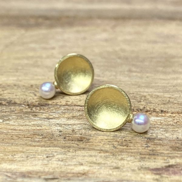 ohrstecker-in-gelbgold-mit-suesswasserperlen28D4D9A5-5CF5-84D8-3AC7-3D08C7681373.jpg