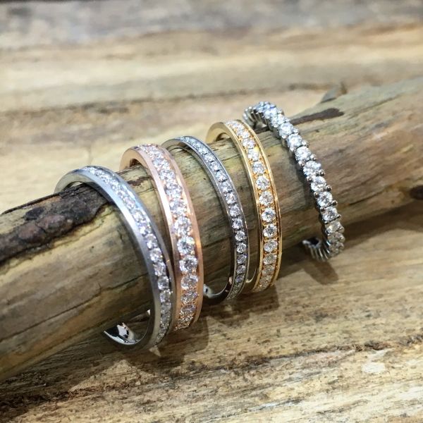 allianceringe-in-weissgold-dunkelrotgold-und-gelbgoldEBBE4D15-676E-E6F1-24EB-30EEDB49D88C.jpg